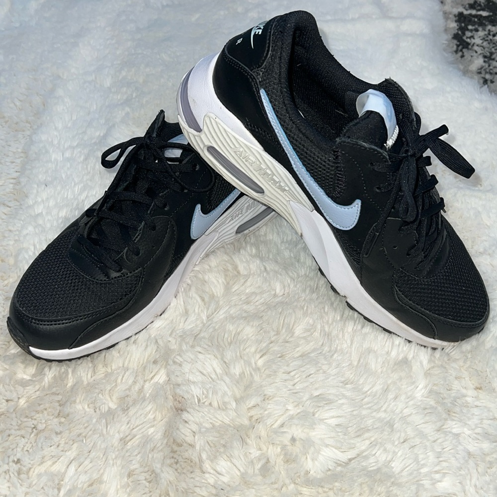 EUC Women’s Nike Air Max Excee Size 10.5